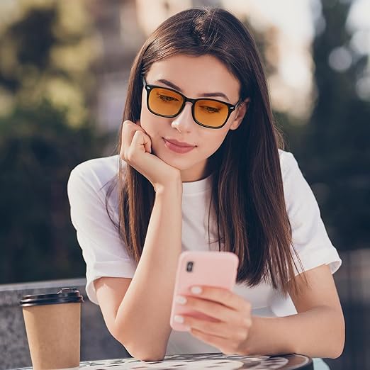 Uso nocturno de las gafas con lente roja